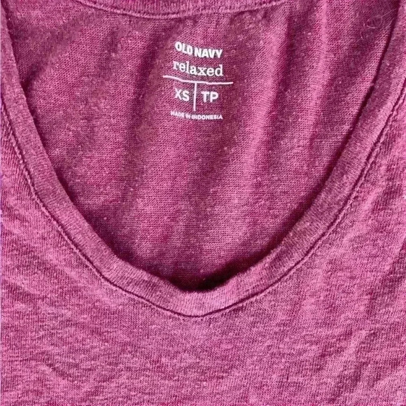 Old Navy Tee Size XS relaxed fit - Picture 3 of 3